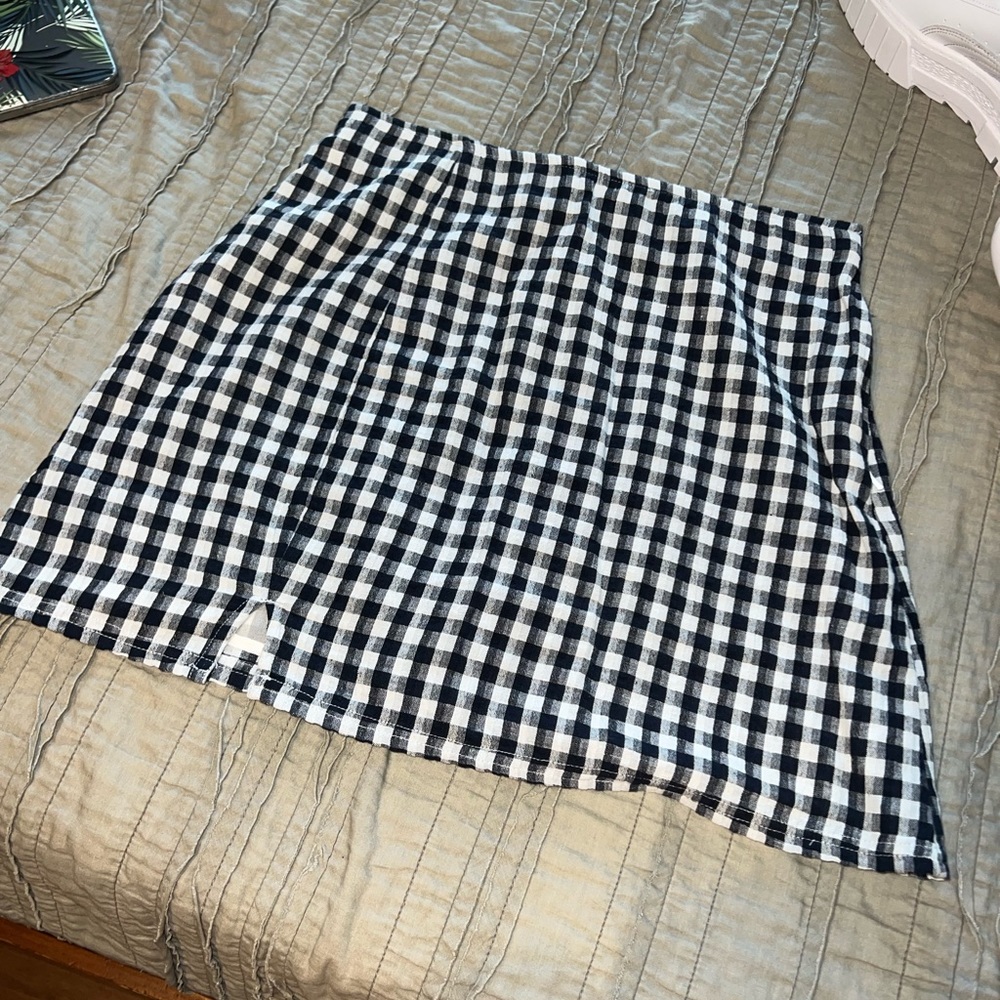 American eagle, size small, black and white checkered mini skirt